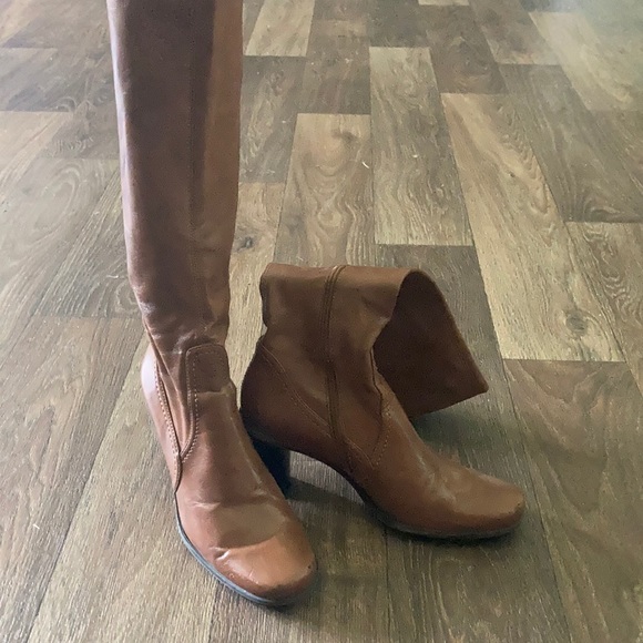 Light Brown Boots - Picture 1 of 3